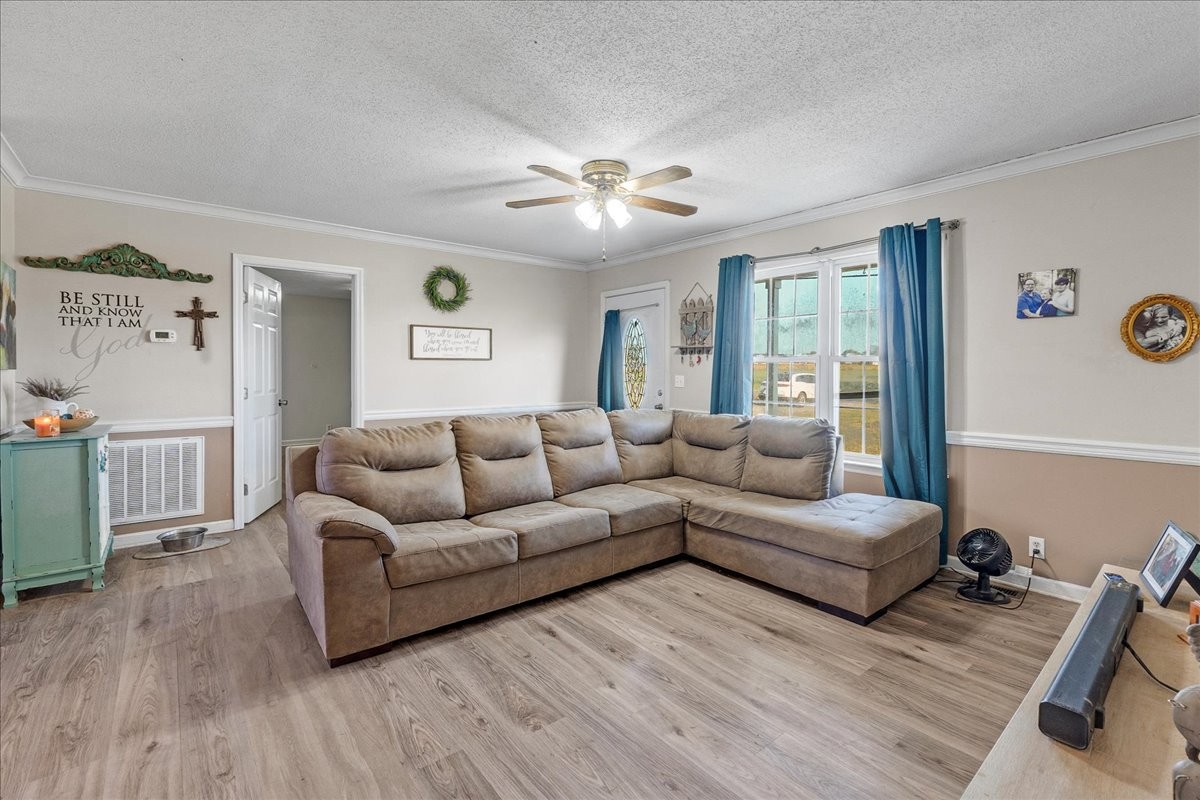 1505 Longview Road Unionville, TN 37180 - Photo 6 of 24 a living room with furniture and wooden floor