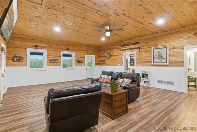 $574,900 | 111 Manning Drive, Eldon, MO 65026