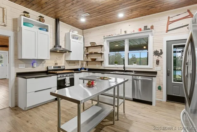 $574,900 | 111 Manning Drive, Eldon, MO 65026