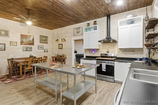 $574,900 | 111 Manning Drive, Eldon, MO 65026