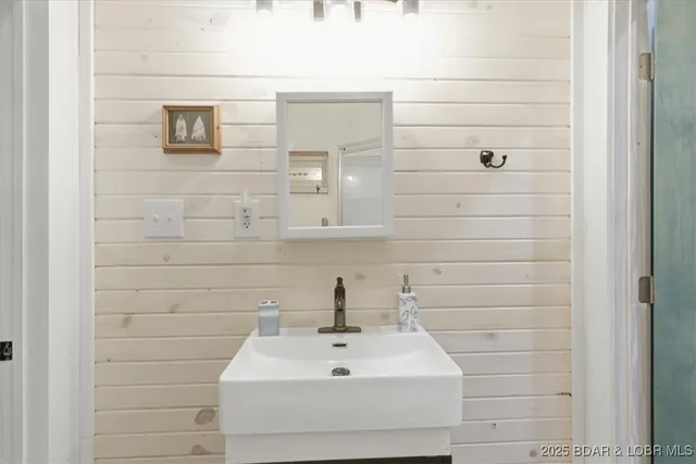 $574,900 | 111 Manning Drive, Eldon, MO 65026