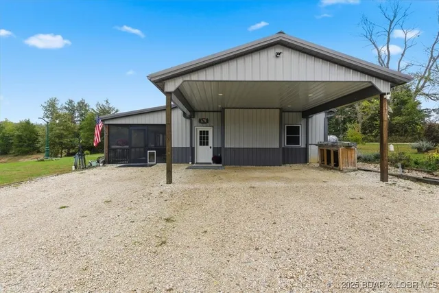 $574,900 | 111 Manning Drive, Eldon, MO 65026