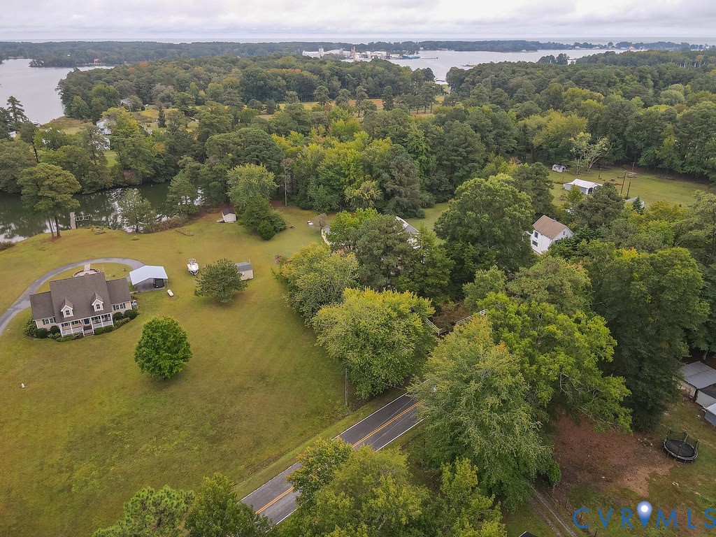1881 Fairport Road Reedville, VA 22539 - Photo 4 of 54 Expansive lot featuring a large home with a circul