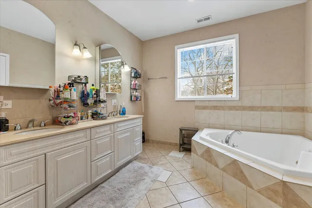 $409,999 | 9341 South 82nd Avenue, Hickory Hills, IL 60457