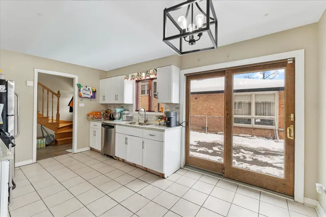 $409,999 | 9341 South 82nd Avenue, Hickory Hills, IL 60457