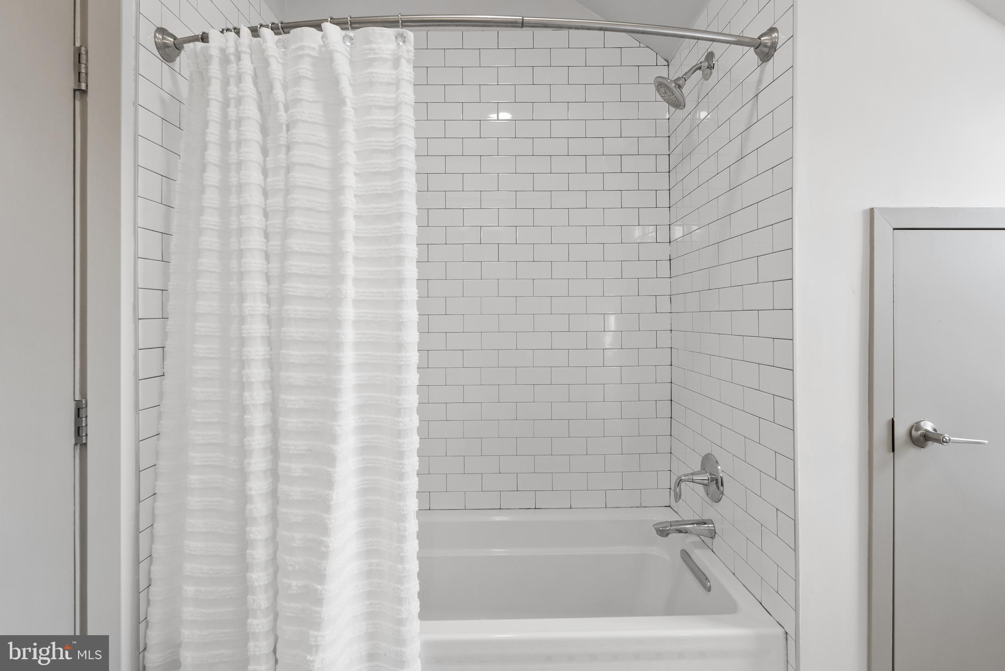 9071 Power House Road, Unit 101 Lorton, VA 22079 - Photo 19 of 47 A tub shower.