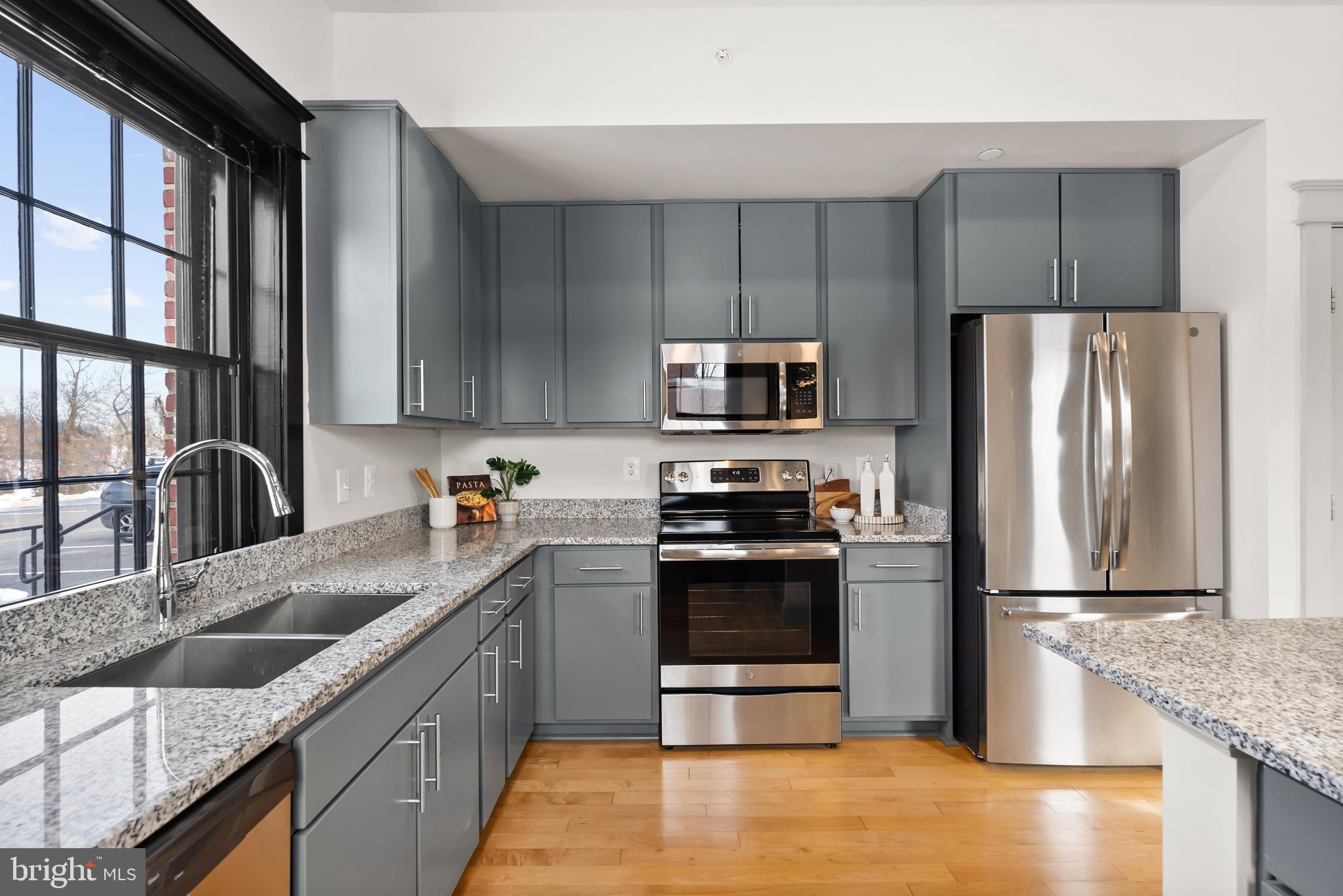 9071 Power House Road, Unit 101 Lorton, VA 22079 - Photo 6 of 47 Plenty of cabinetry.