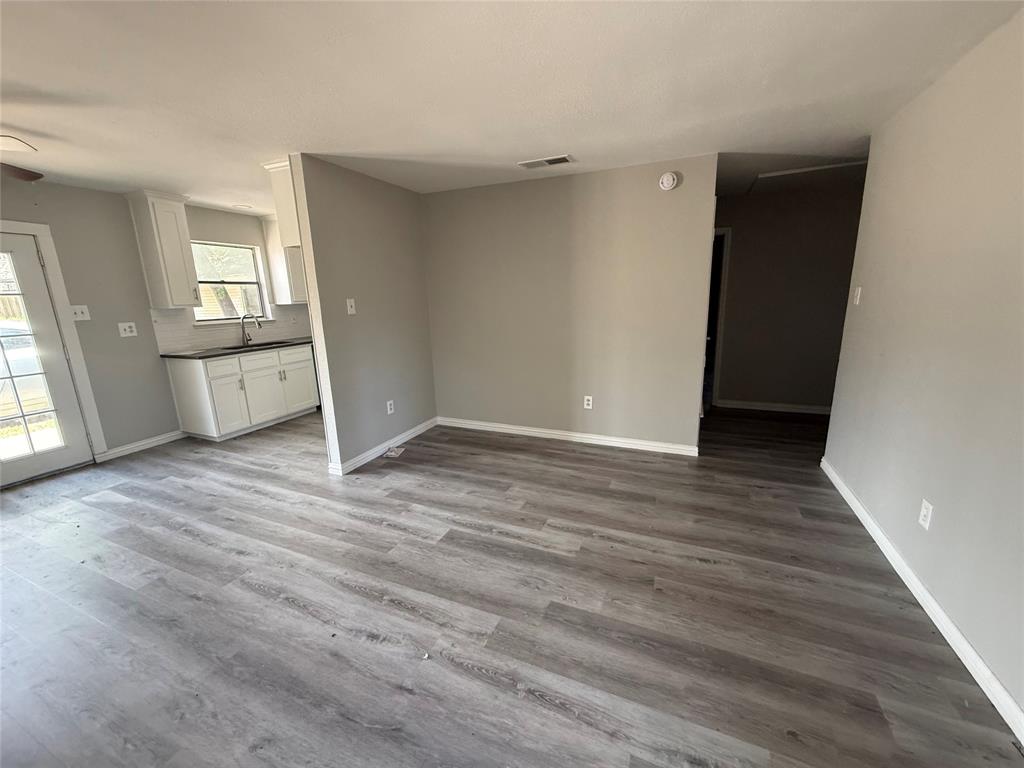 109 Ray Street Arlington, TX 76010 - Photo 3 of 9