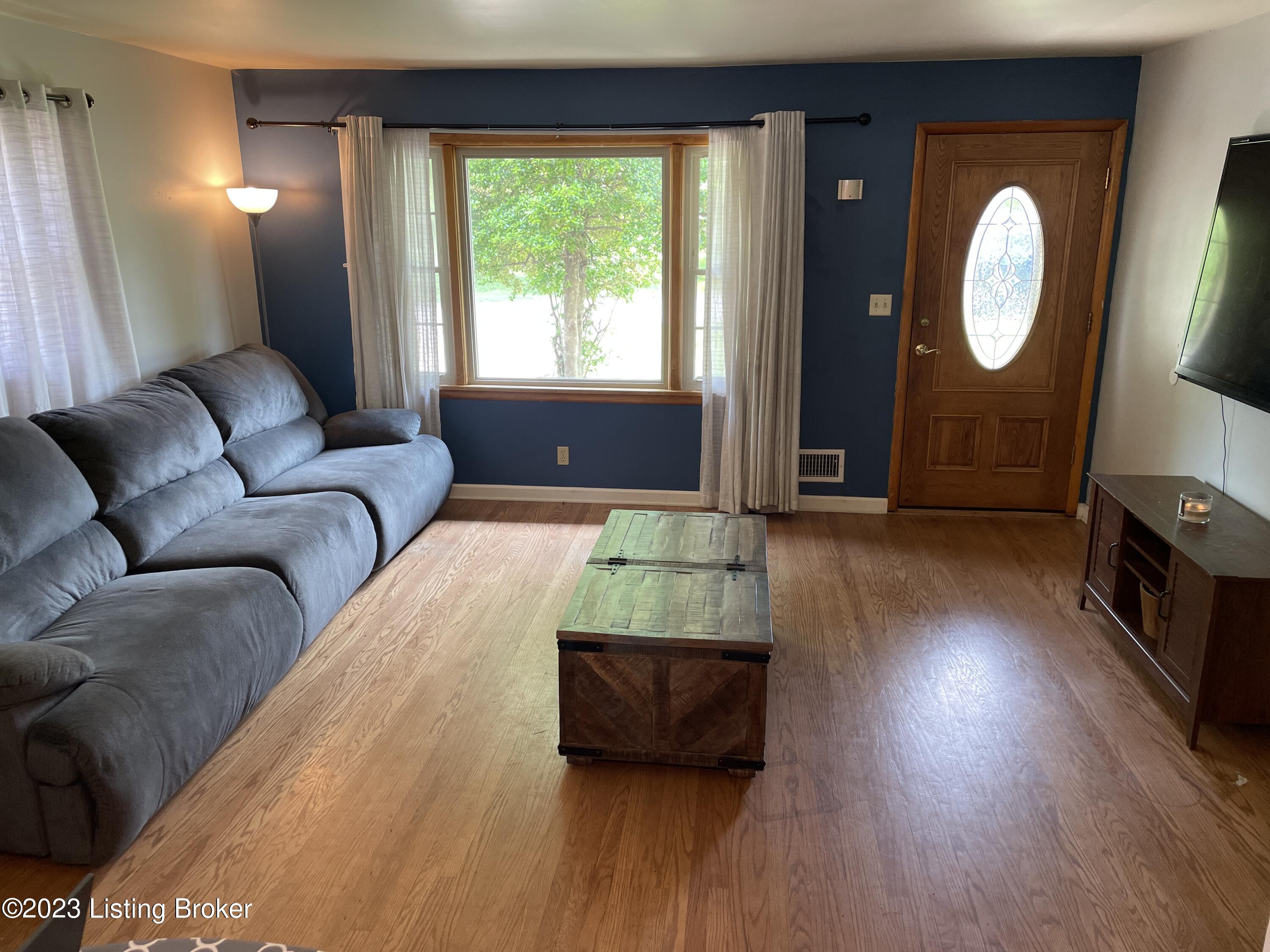 5215 Layne Road Louisville, KY 40219 - Photo 13 of 33 DCD724F7-BC70-437B-A90E-15623344A829