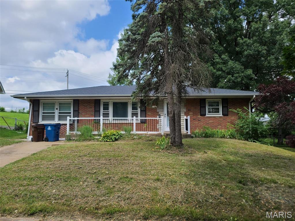 5157 Wallingford Drive St. Louis, MO 63121 - Photo 1 of 15