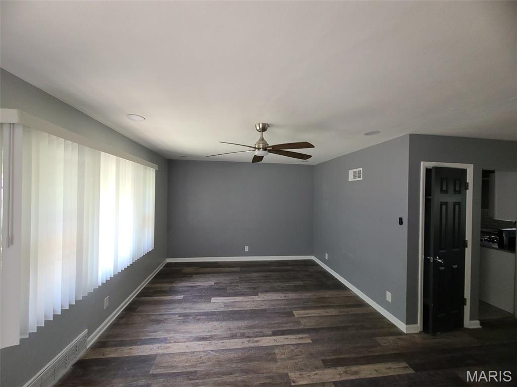 5157 Wallingford Drive St. Louis, MO 63121 - Photo 2 of 15