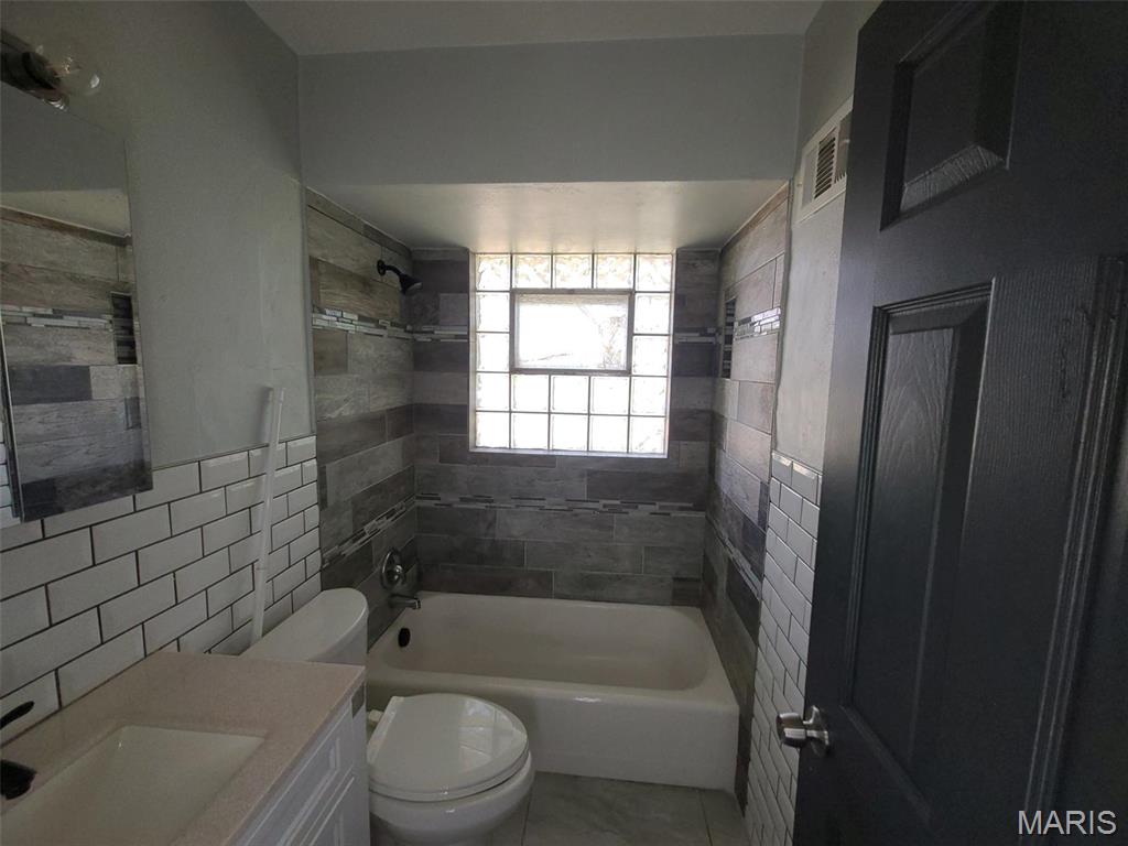 5157 Wallingford Drive St. Louis, MO 63121 - Photo 9 of 15