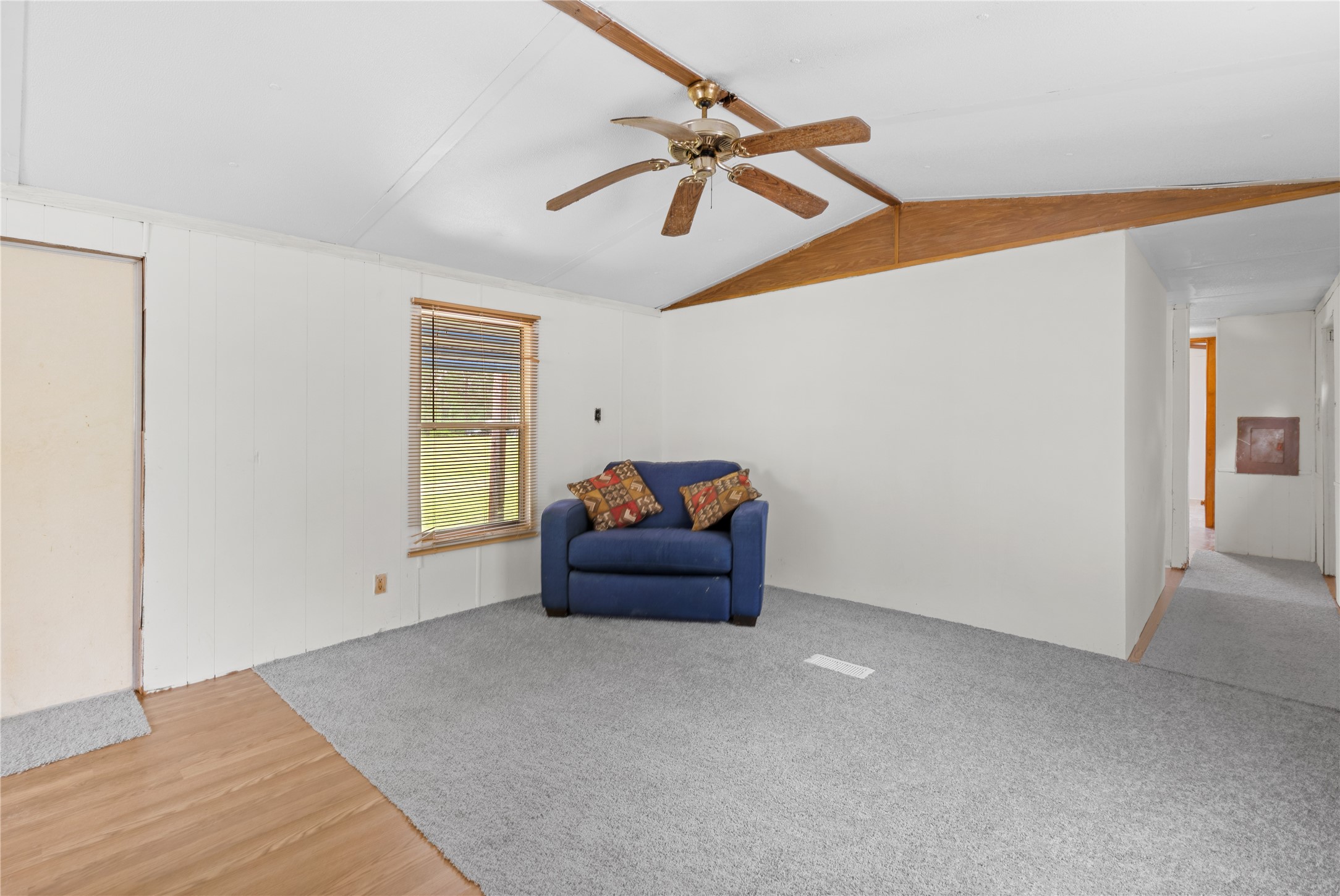 370 Lakeside Drive Trinity, TX 75862 - Photo 8 of 23 a living room with furniture and a window