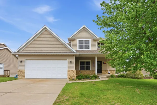 $465,000 | 1101 Wild W Drive, Le Claire, IA 52753