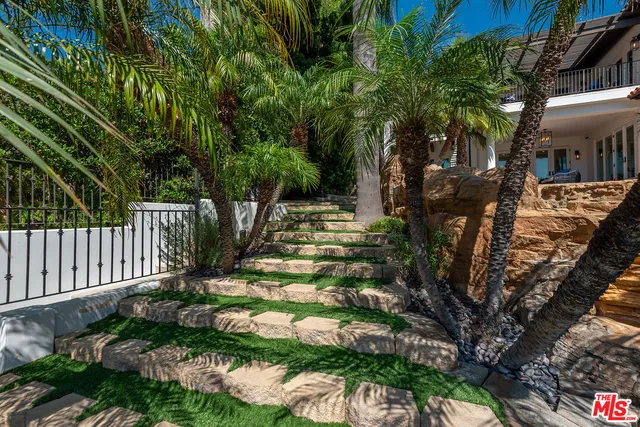 $11,288,000 | 9928 Toluca Lake Avenue, Toluca Lake, CA 91602