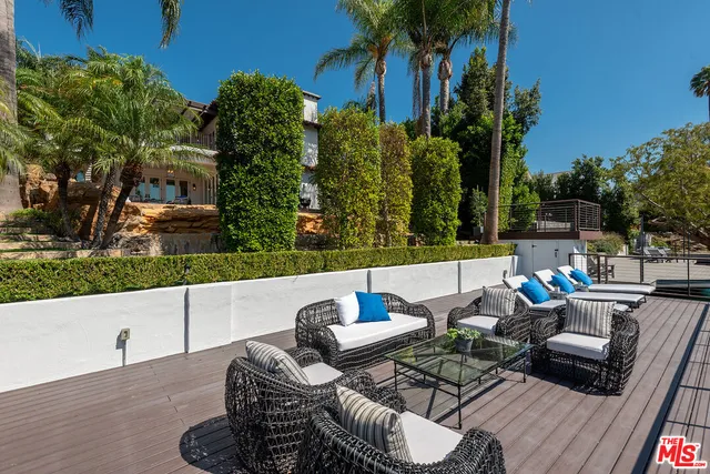$11,288,000 | 9928 Toluca Lake Avenue, Toluca Lake, CA 91602