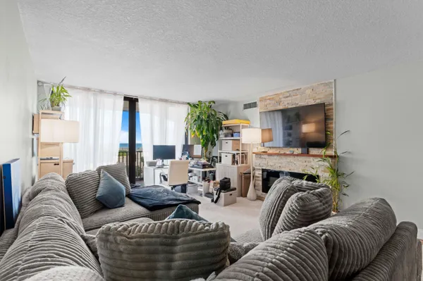 $4,400 | 3610 South Ocean Boulevard, Unit 109, South Palm Beach, FL 33480