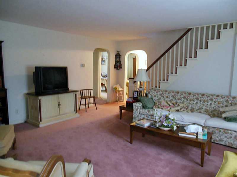 475 Whitestown Road Butler, PA 16001 - Photo 9 of 21 Living Room.