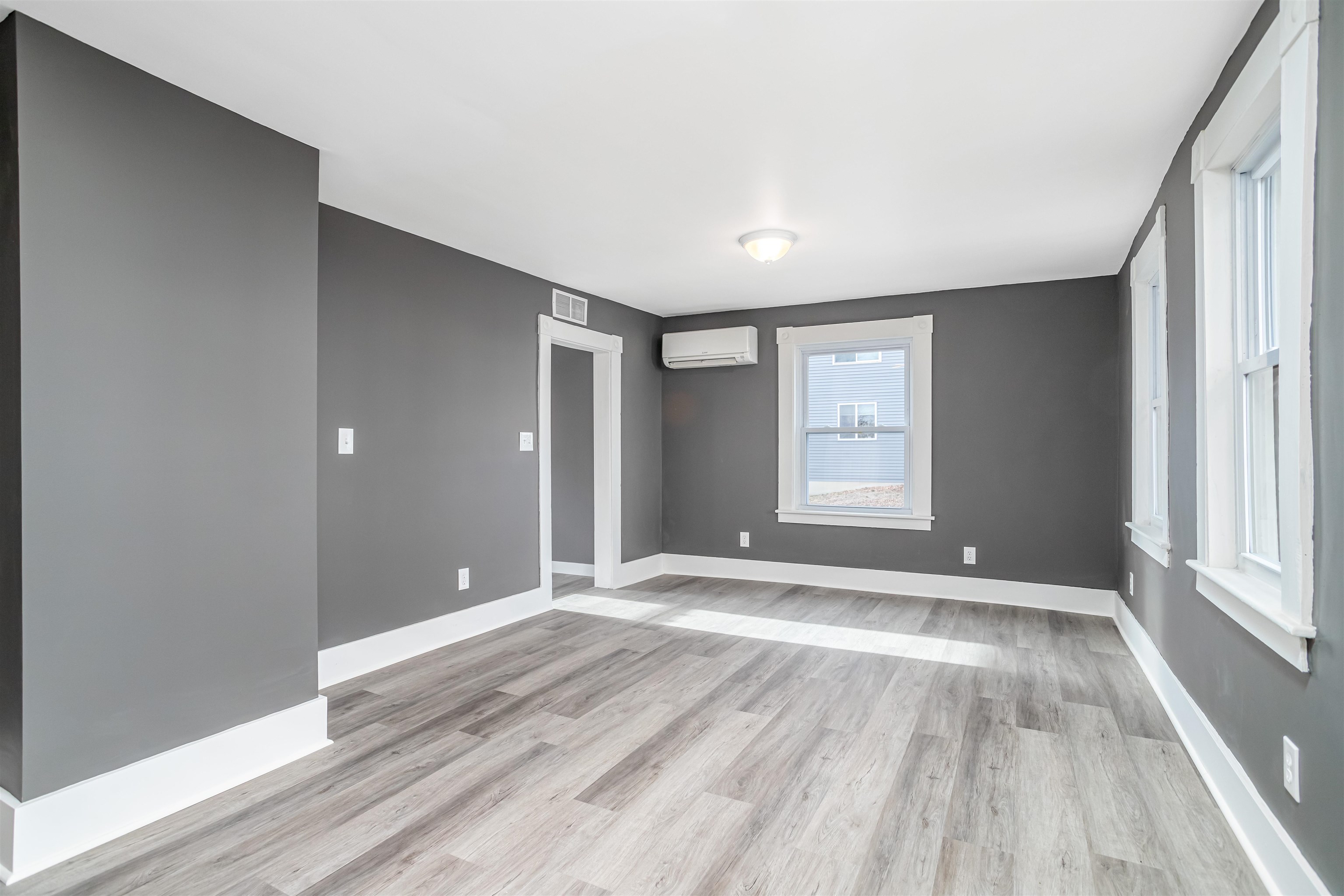 28 Jackson Street Rochester, NH 03867 - Photo 6 of 21