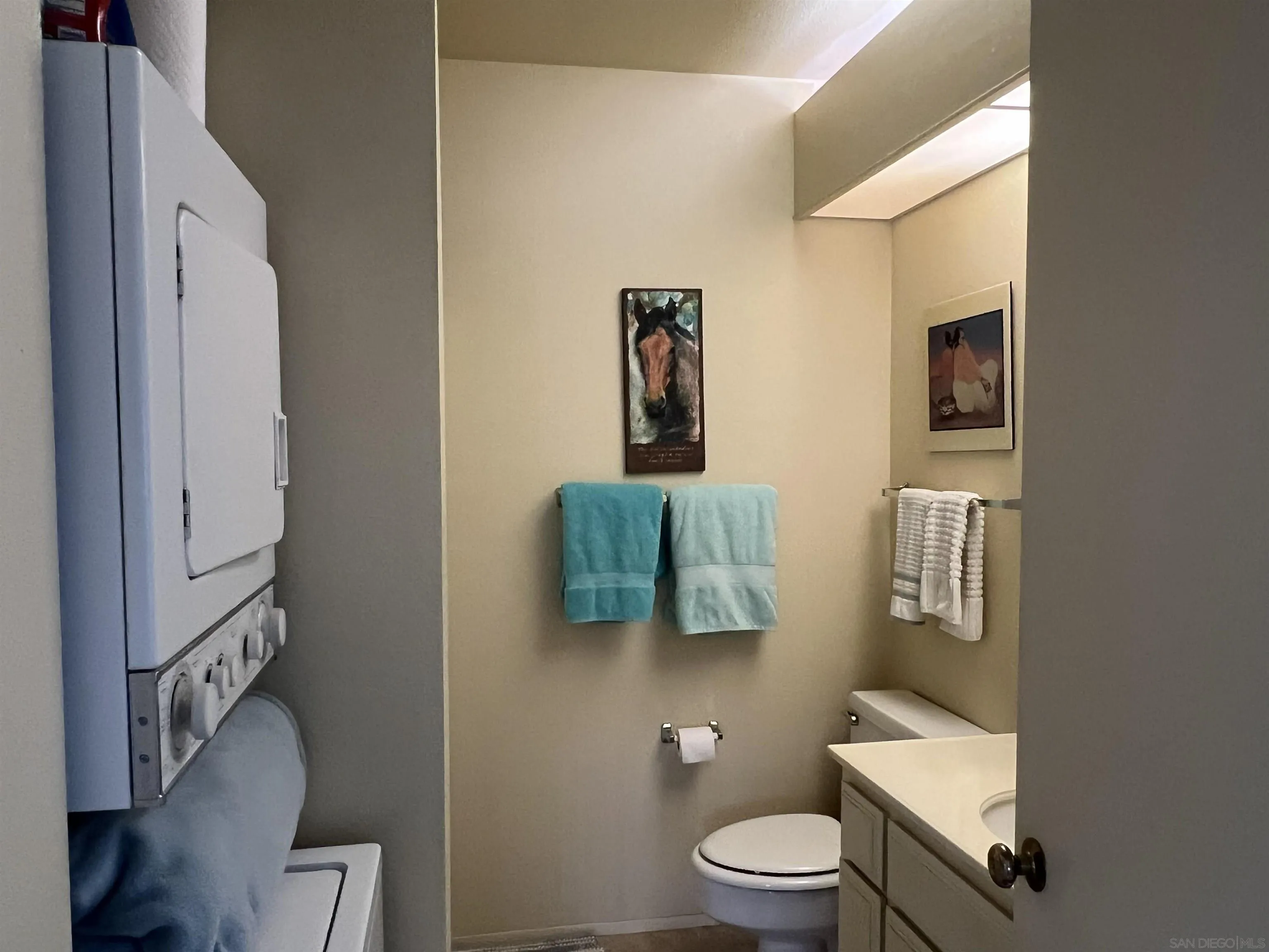 3189 Club Circle Borrego Springs, CA 92004 - Photo 12 of 30 a bathroom with a toilet