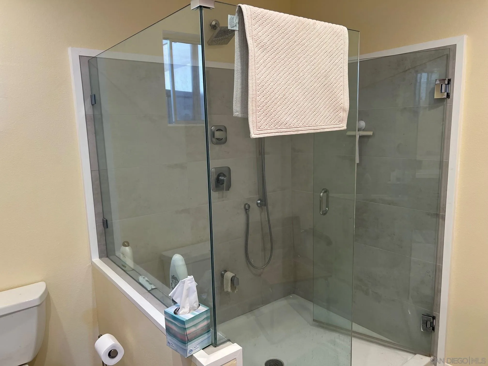 3189 Club Circle Borrego Springs, CA 92004 - Photo 17 of 30 a bathroom with a shower