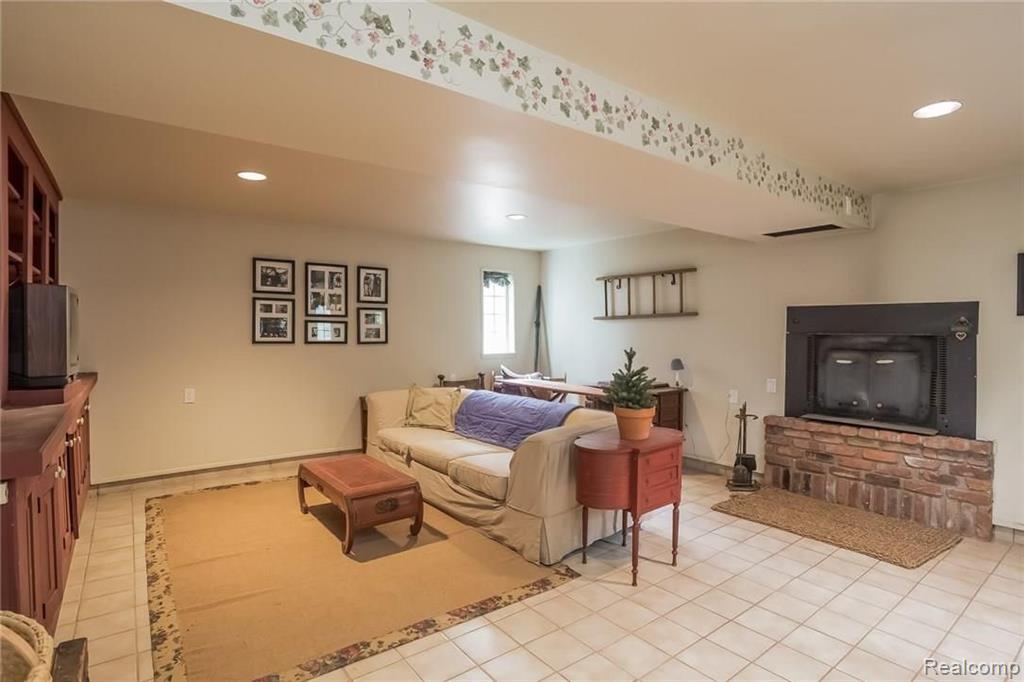 99 Perrydale Street Rochester Hills, MI 48306 - Photo 23 of 40