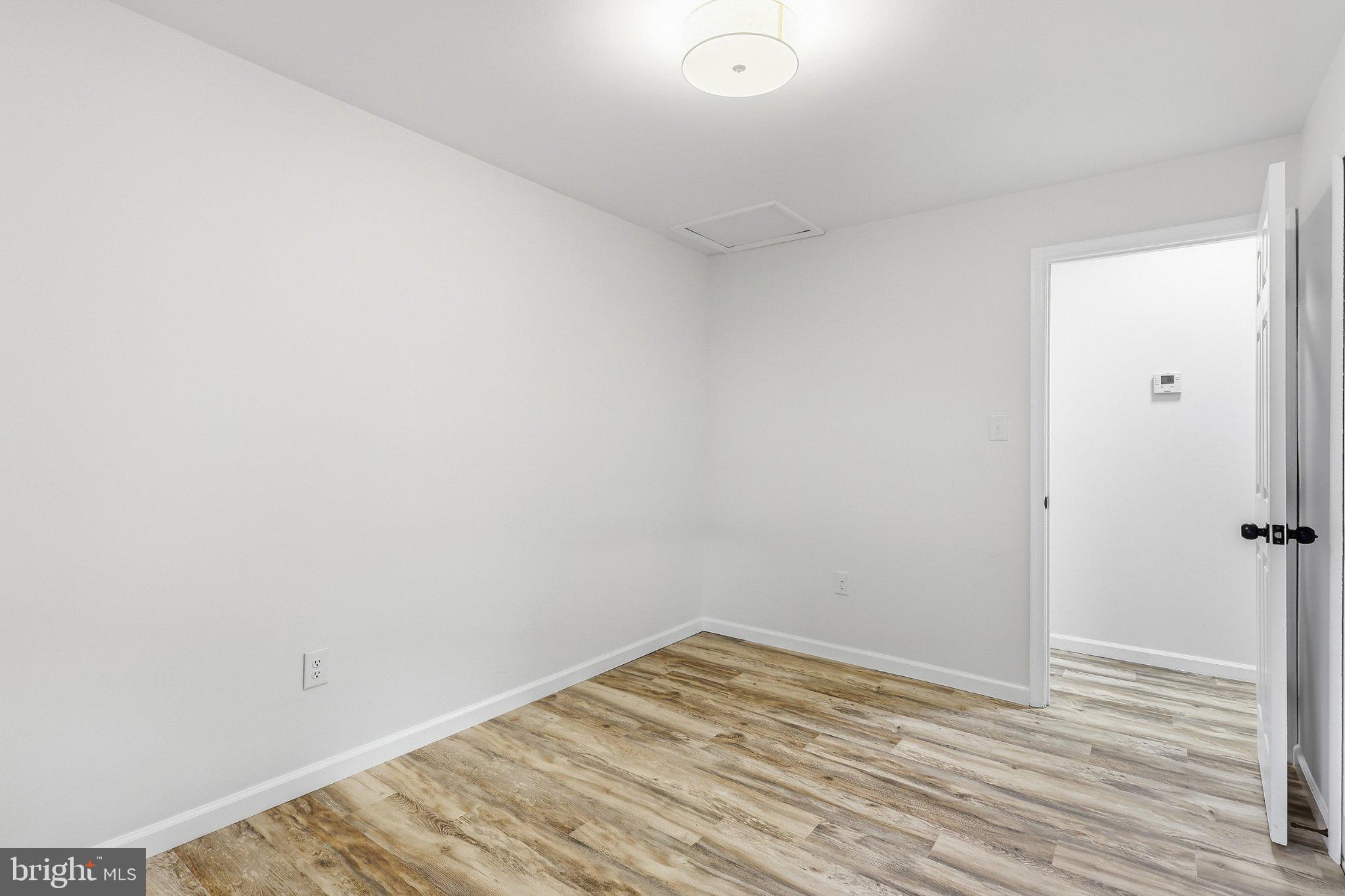 11586 Red Leaf Court Reston, VA 20191 - Photo 12 of 46 Gallery Image 12