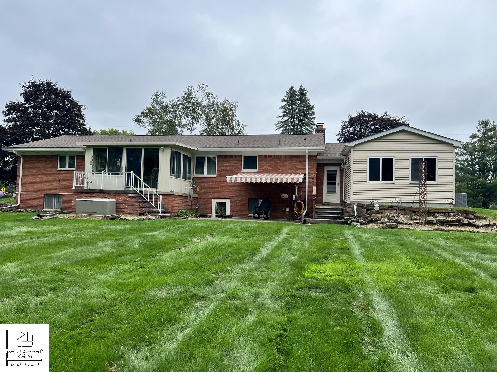 2437 North Vassar Road Burton, MI 48509 - Photo 24 of 27 50123536-23.JPG