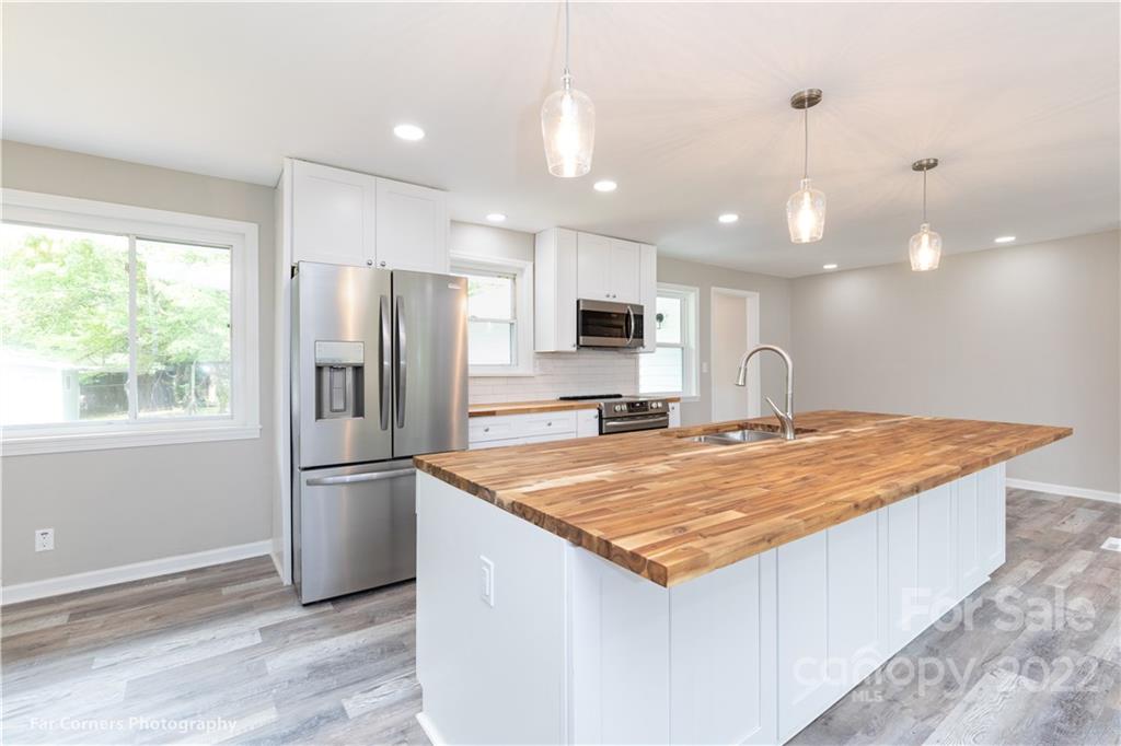 405 Balsam Road Hendersonville, NC 28792 - Photo 4 of 23 Gallery Image 4