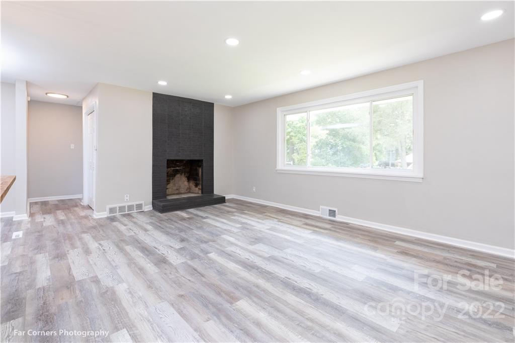 405 Balsam Road Hendersonville, NC 28792 - Photo 6 of 23 Gallery Image 6
