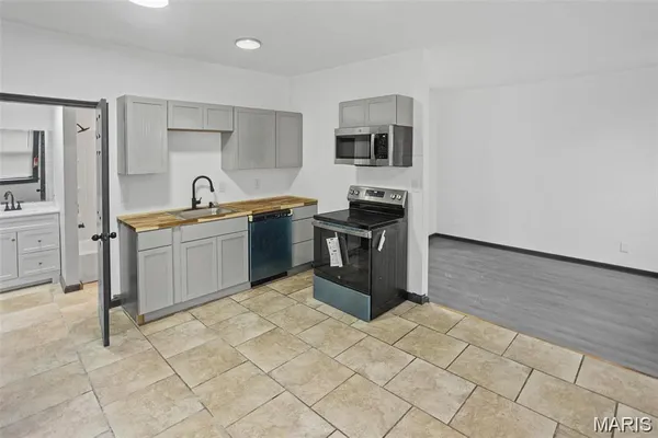$340,000 | 821-823 Niedringhaus Avenue, Unit AD, Granite City, IL 62040