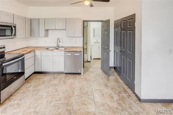 $340,000 | 821-823 Niedringhaus Avenue, Unit AD, Granite City, IL 62040