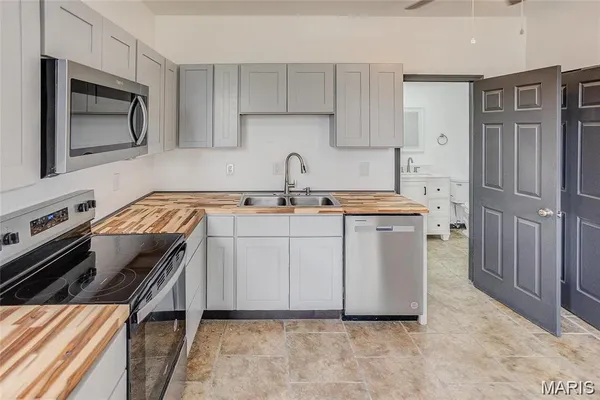 $340,000 | 821-823 Niedringhaus Avenue, Unit AD, Granite City, IL 62040