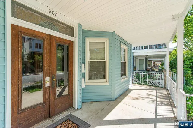 a view of entrance door of the house