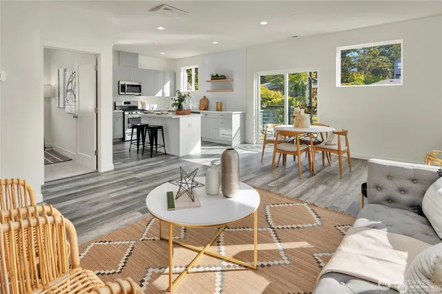 $799,000 | 18526 Wallingford Avenue North, Unit B, Shoreline, WA 98133