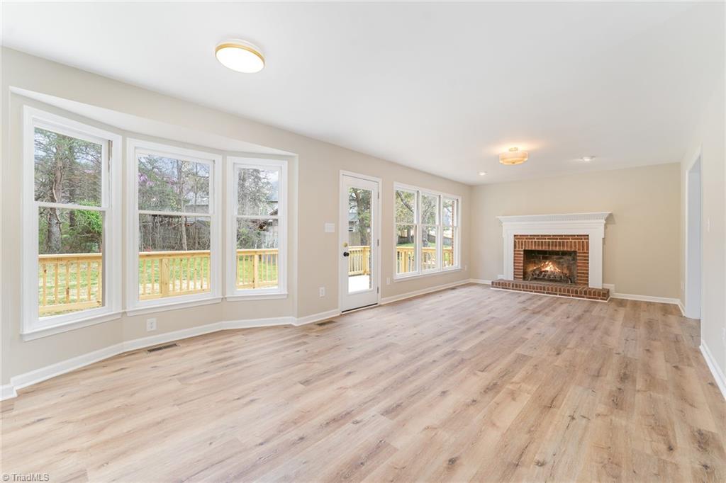 2804 Kings Mill Road Greensboro, NC 27407 - Photo 17 of 50 Kitchen dining/sitting room