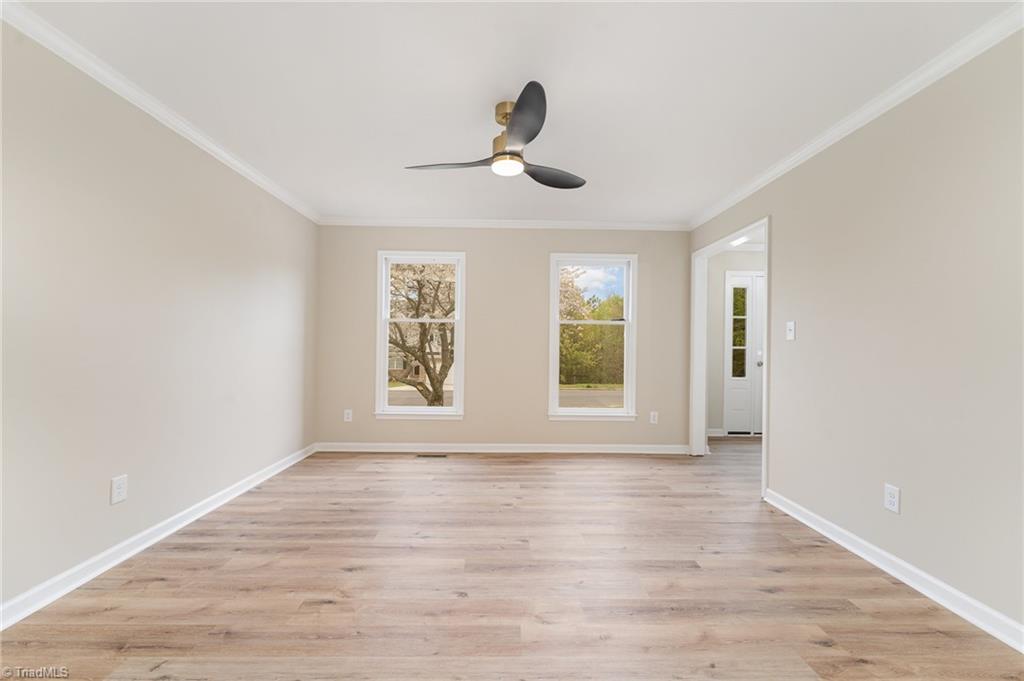 2804 Kings Mill Road Greensboro, NC 27407 - Photo 21 of 50 Living room