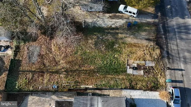 a view of entryway with outdoor area