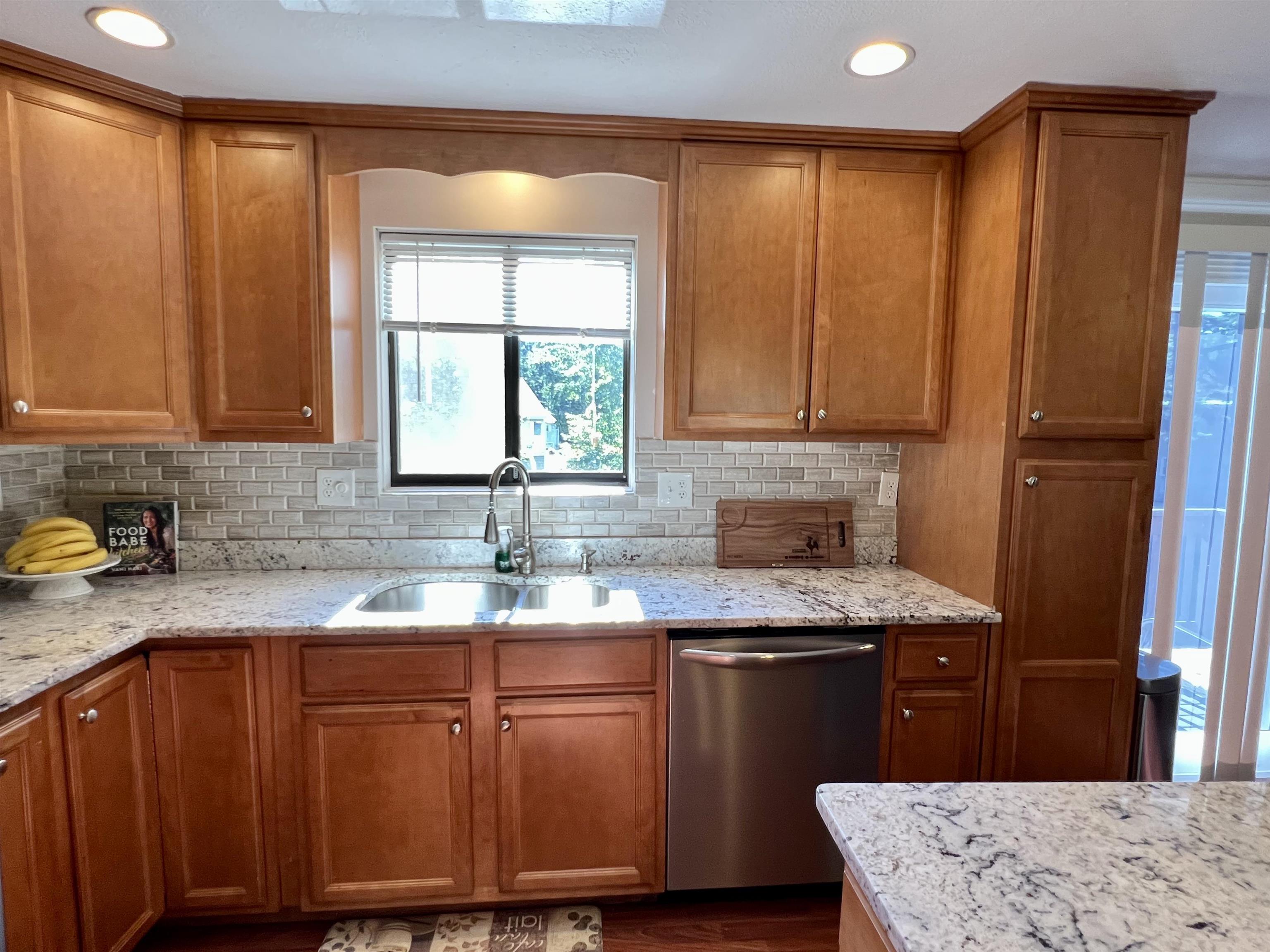 141 Hills Ferry Road Nashua, NH 03064 - Photo 12 of 40 Gallery Image 12