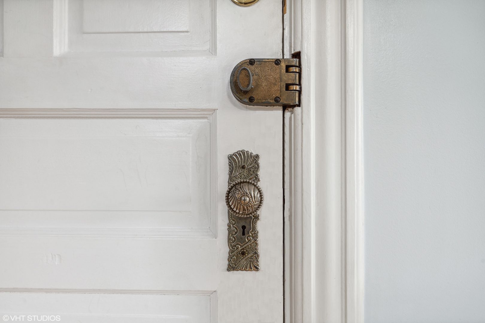 626 West Belden Avenue, Unit 2 Chicago, IL 60614 - Photo 2 of 17 a picture of a door of a house