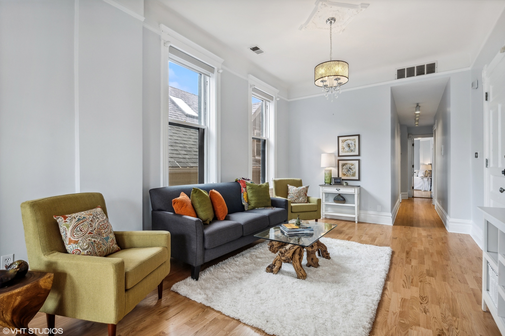 626 West Belden Avenue, Unit 2 Chicago, IL 60614 - Photo 5 of 17 a living room with furniture wooden floor and a table