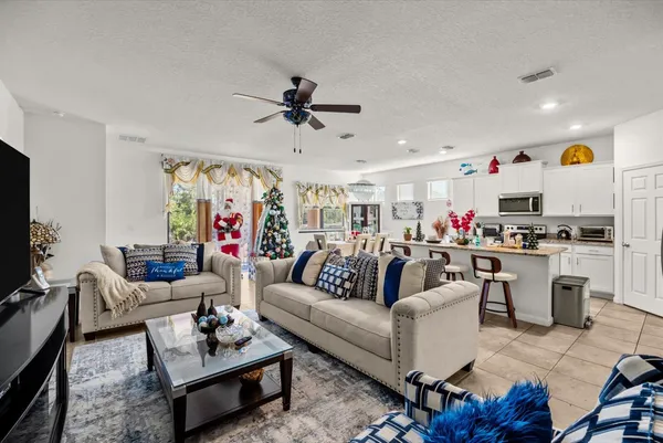 $2,600 | 6545 Northwest Oaklawn Way, Port St. Lucie, FL 34983