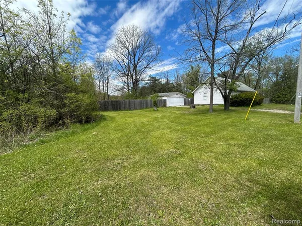 $199,500 | 2356 South Dye Road, Flint, MI 48532