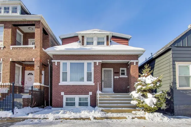 $295,000 | 3958 South Rockwell Street, Chicago, IL 60632