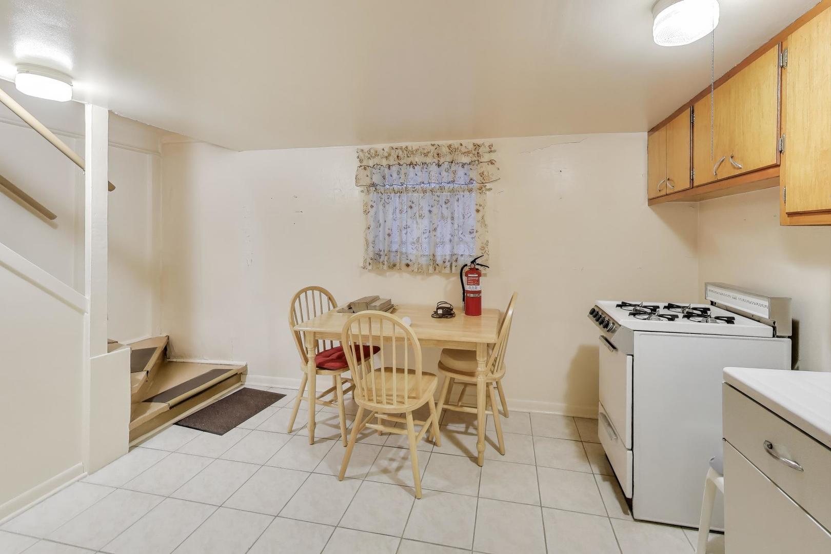 3958 South Rockwell Street Chicago, IL 60632 - Photo 31 of 38 a kitchen with a table and chairs
