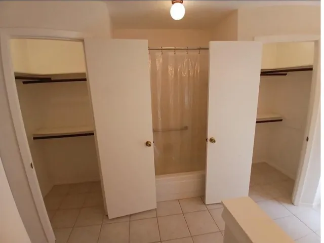 $1,900 | 1126 East Brompton Drive, Pearland, TX 77584