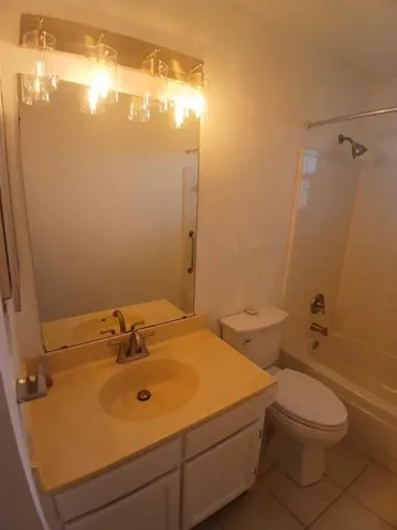 $1,900 | 1126 East Brompton Drive, Pearland, TX 77584