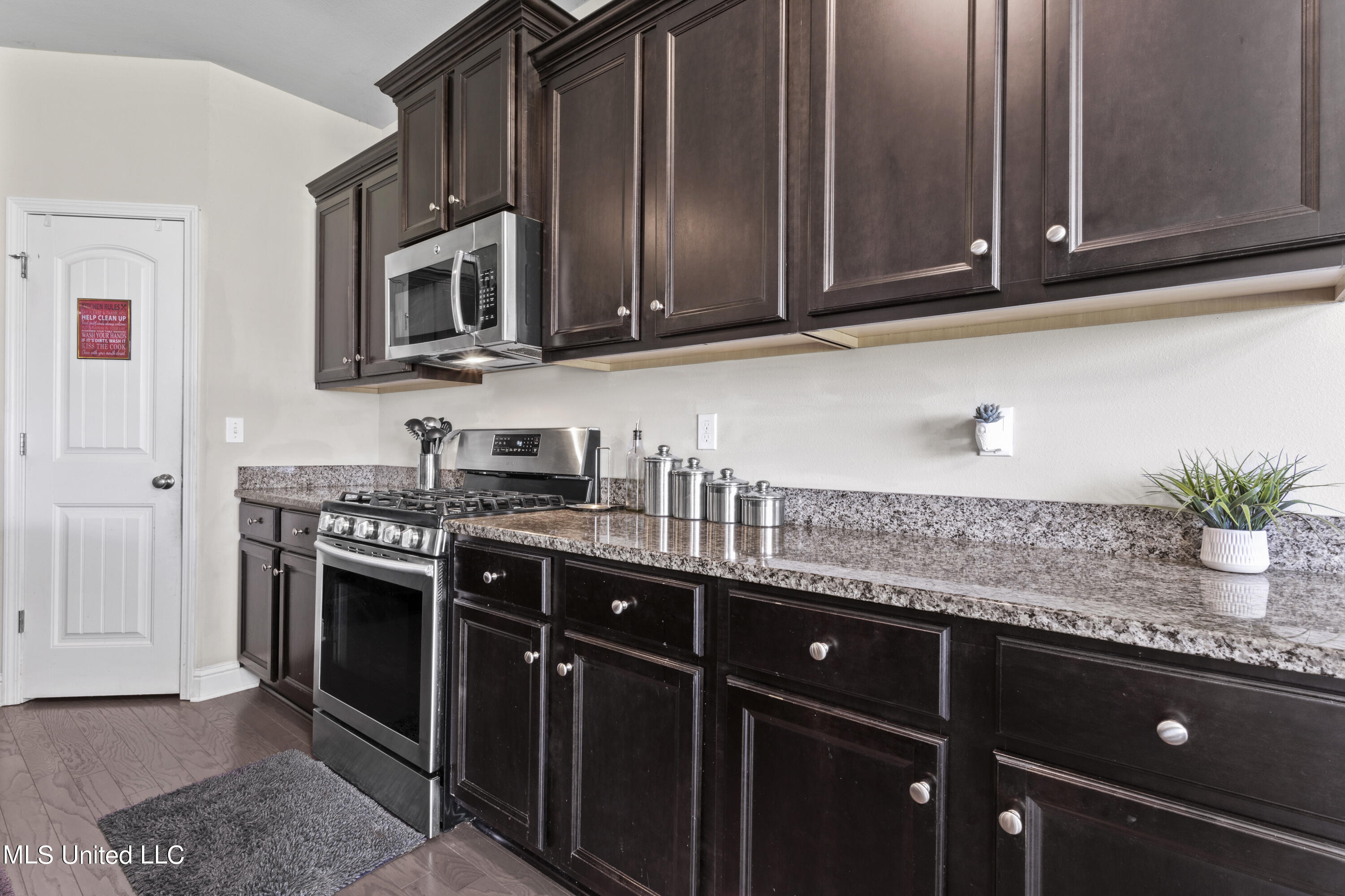 14404 North Swan Road Gulfport, MS 39503 - Photo 10 of 26 011