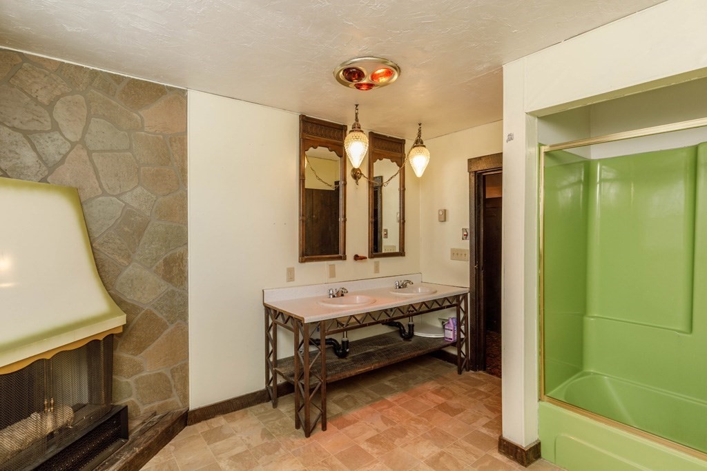 385 East Broadway, Unit 1 Gardner, MA 01440 - Photo 11 of 12