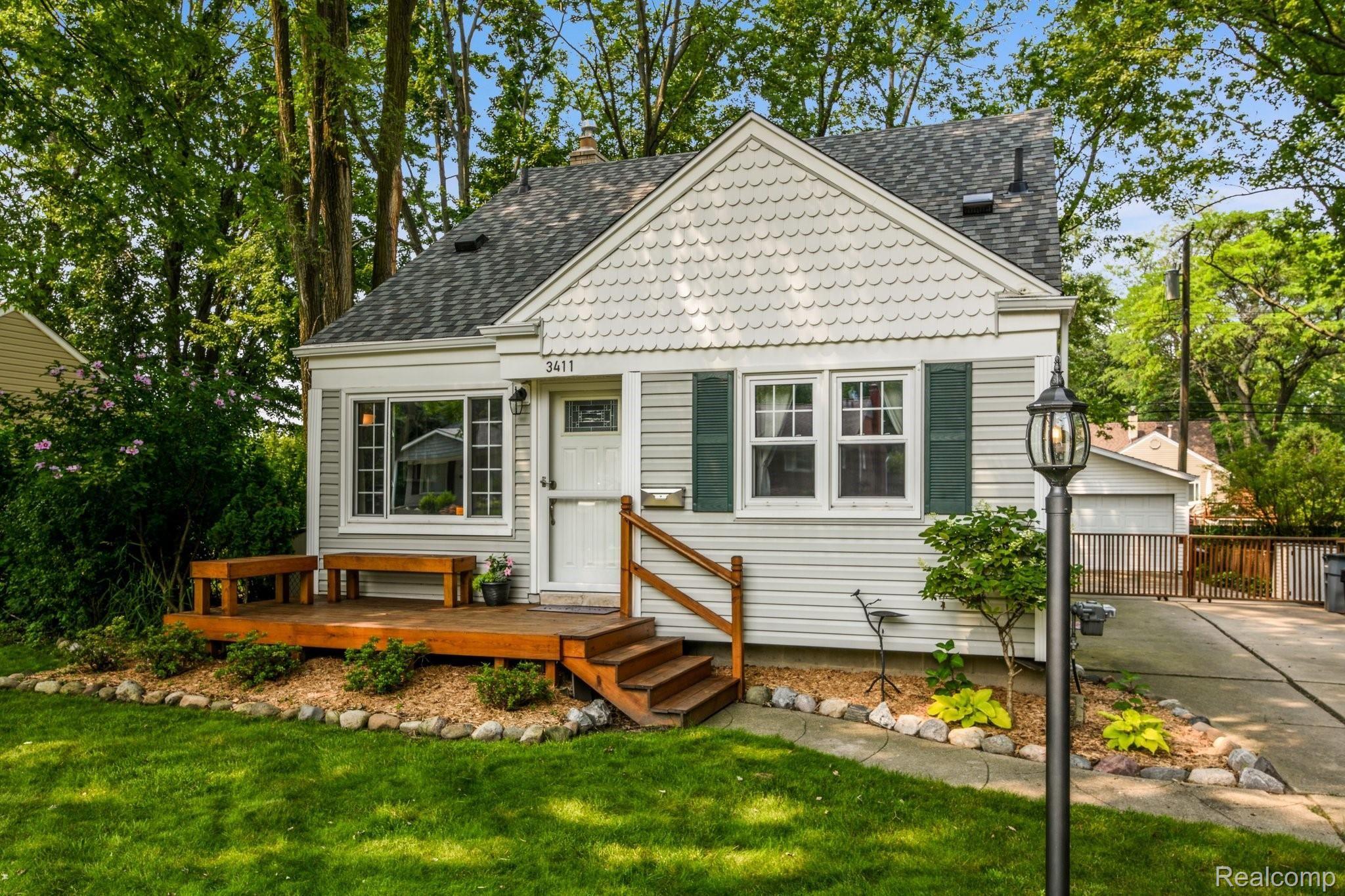 3411 Durham Road Royal Oak, MI 48073 - Photo 2 of 31 2-web-or-mls-3411 Durham Road - Royal Oak0025.jpg